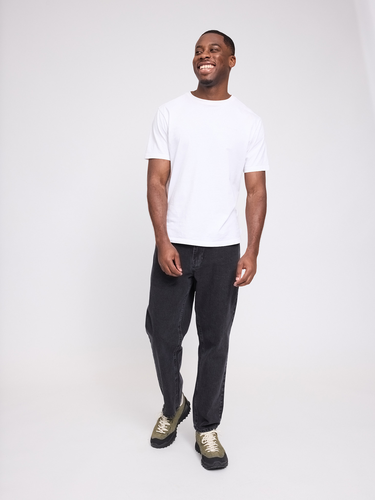 26306234_denim-pants_dark-grey_02
