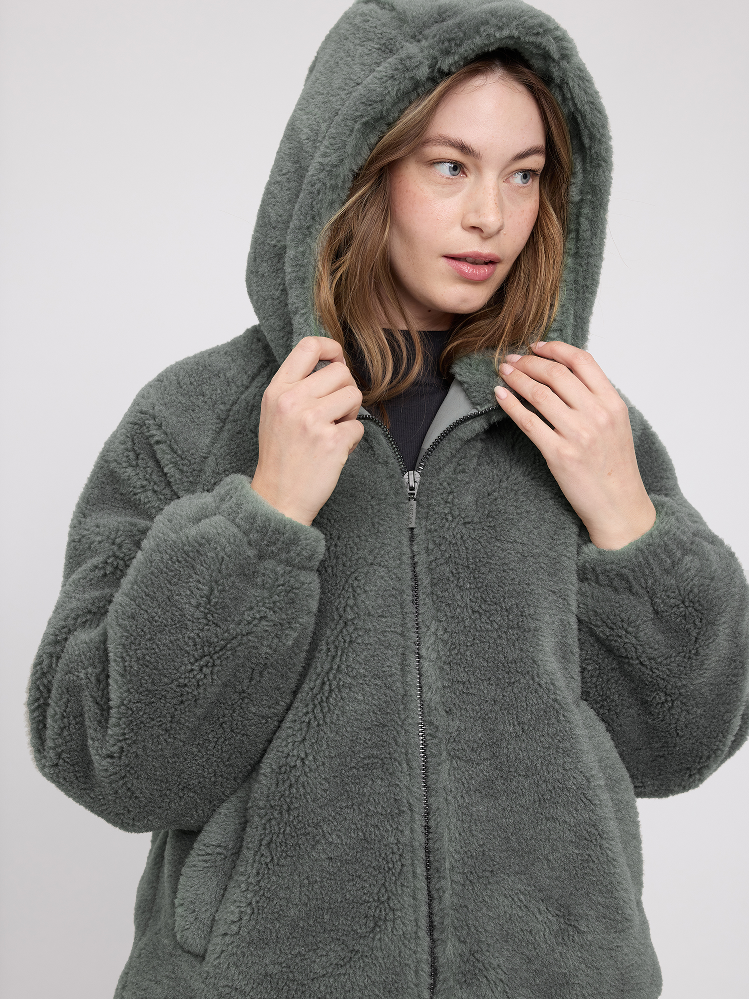 26331479_faux-fur-hooded-jacket_light-bottle_06