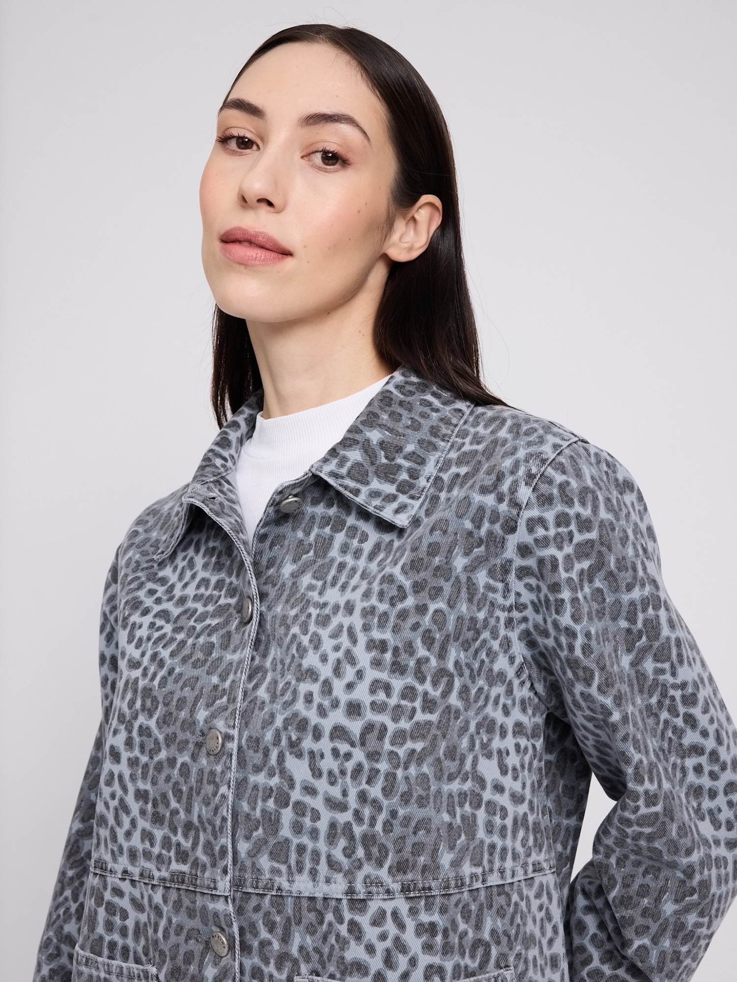 26332557_printed-denim-jacket_grey-printed_06