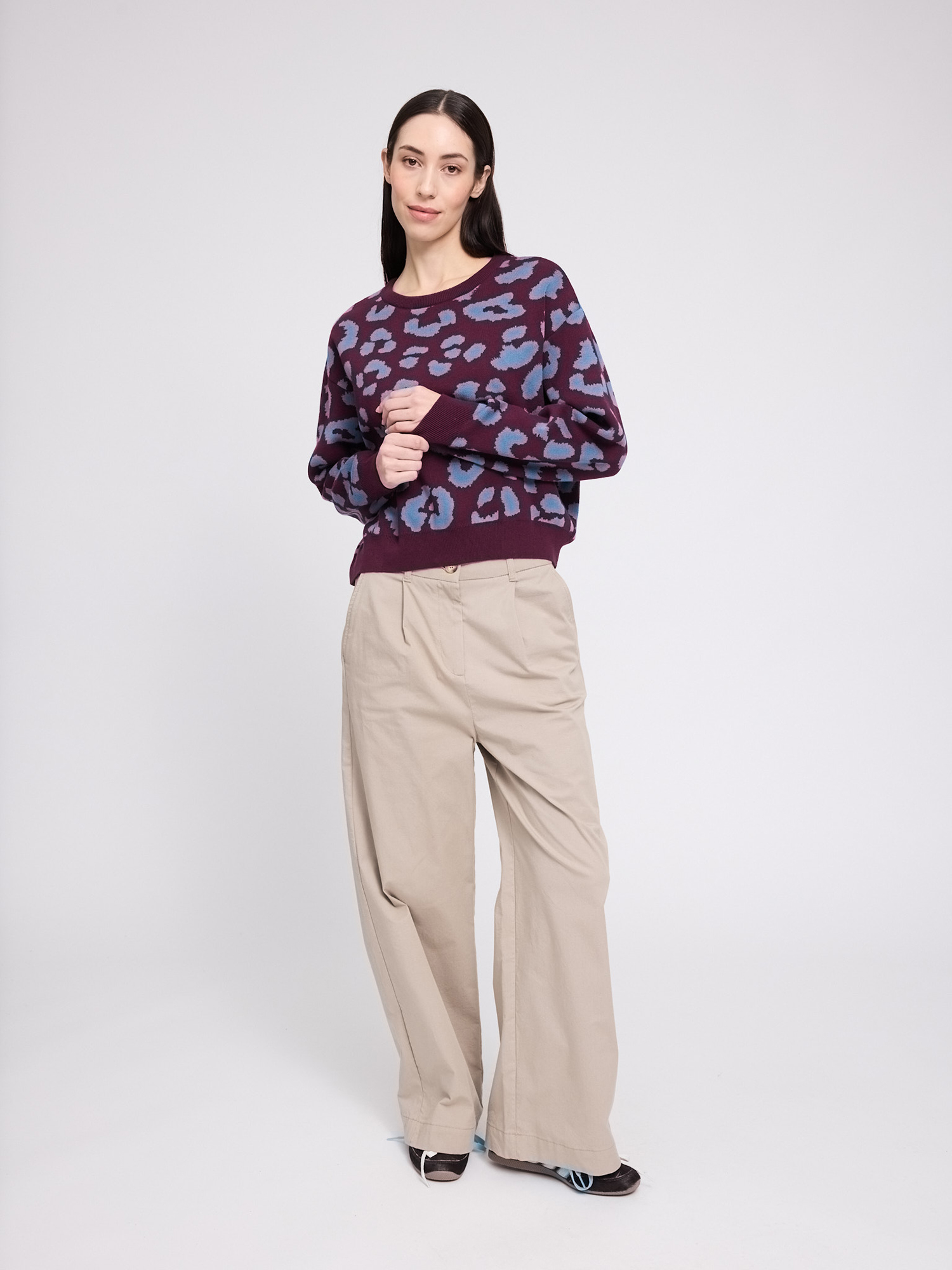 26337008_leo-jacquard-knit-jumper_burgundy-smoke-blue_05