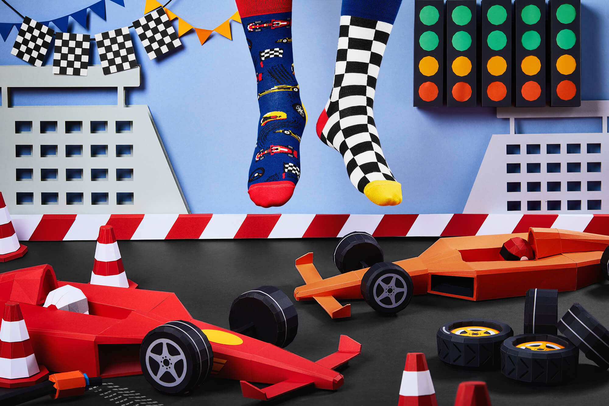 MANYMORNINGS-formula-racing-socks-3