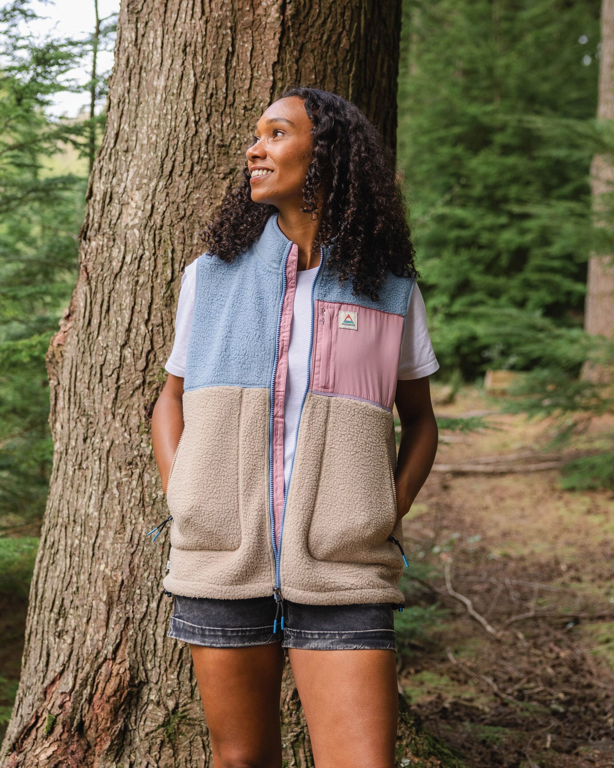 Fairbanks-Recycled-Sherpa-Gilet-Faded-Denim_Simply-Taupe-PIM2