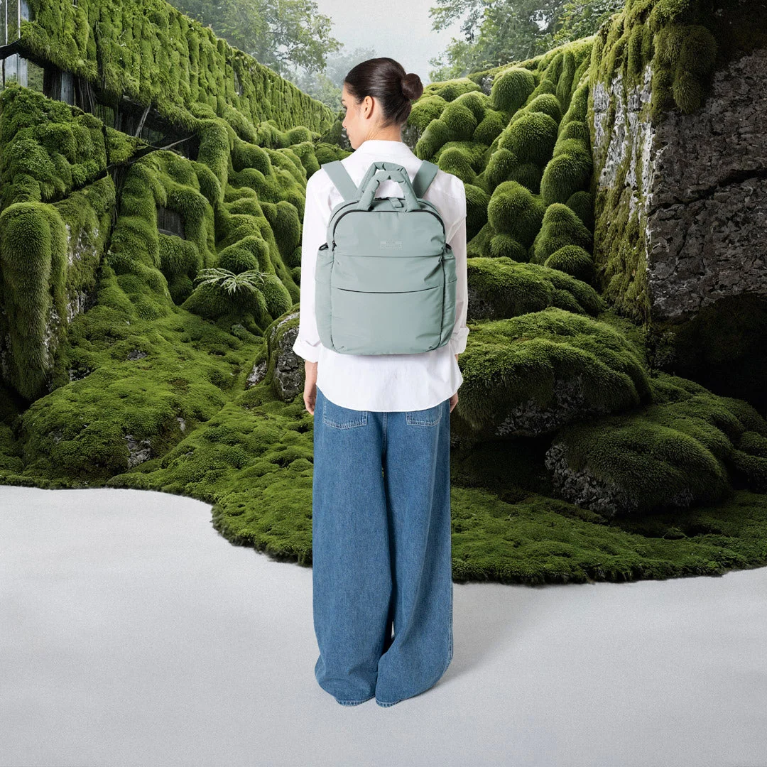 UA_Campaign_Moss-Series_Posuto-Medium-Backpack_FA26_09_c77c4e10-7bfb-486f-b626-c8a6a359afbe